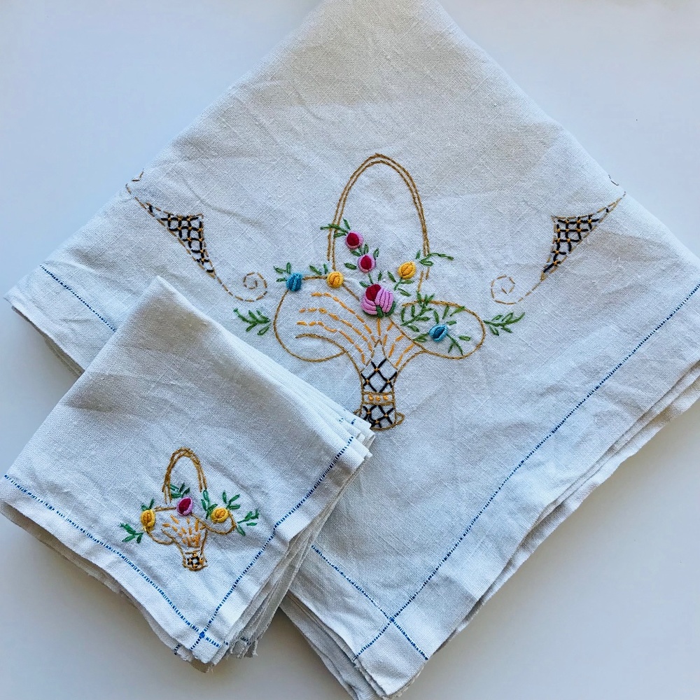 Vintage Spring Floral Basket Table Linen & Napkin Set